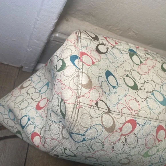 Coach Chelsea Signature C Monogram
Shoulder Tote Zip Bag Multicolor - Picture 6 of 9